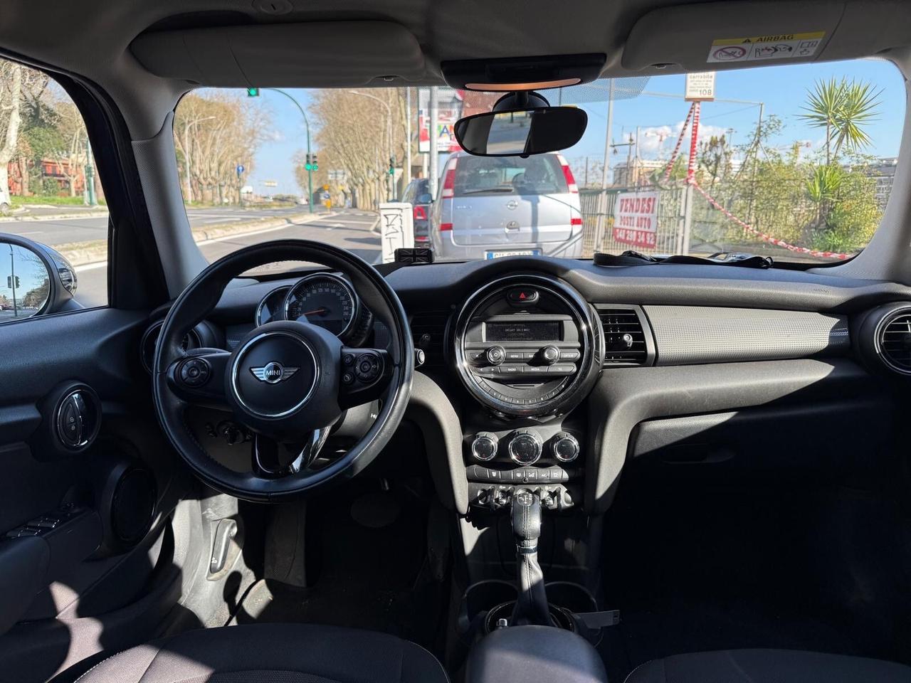 Mini Mini 1.5 Cooper D Business XL Aut. 5 porte Pdc