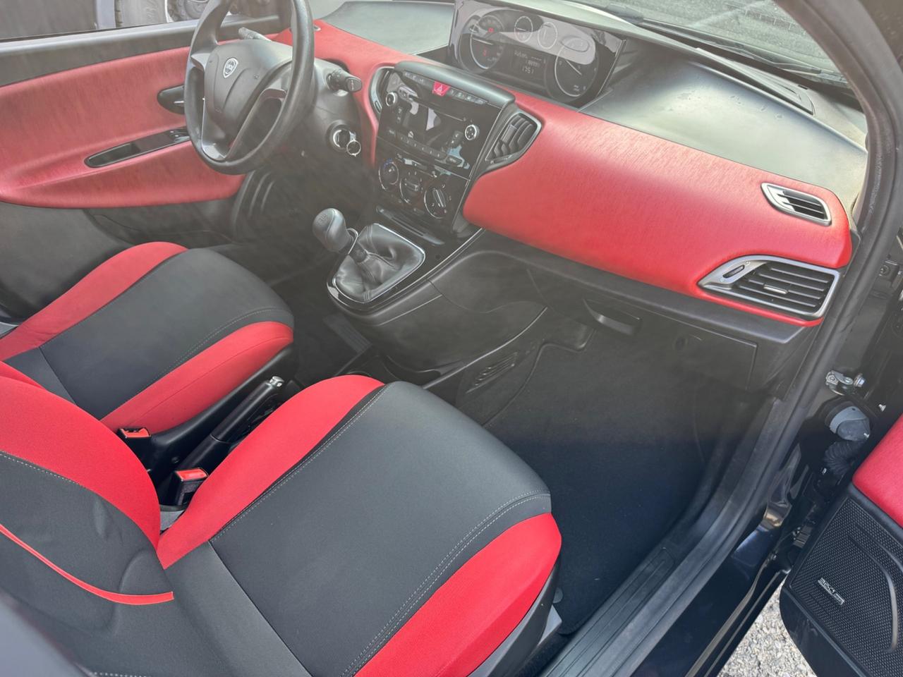 Lancia Ypsilon Neopatentati, cinghie nuove