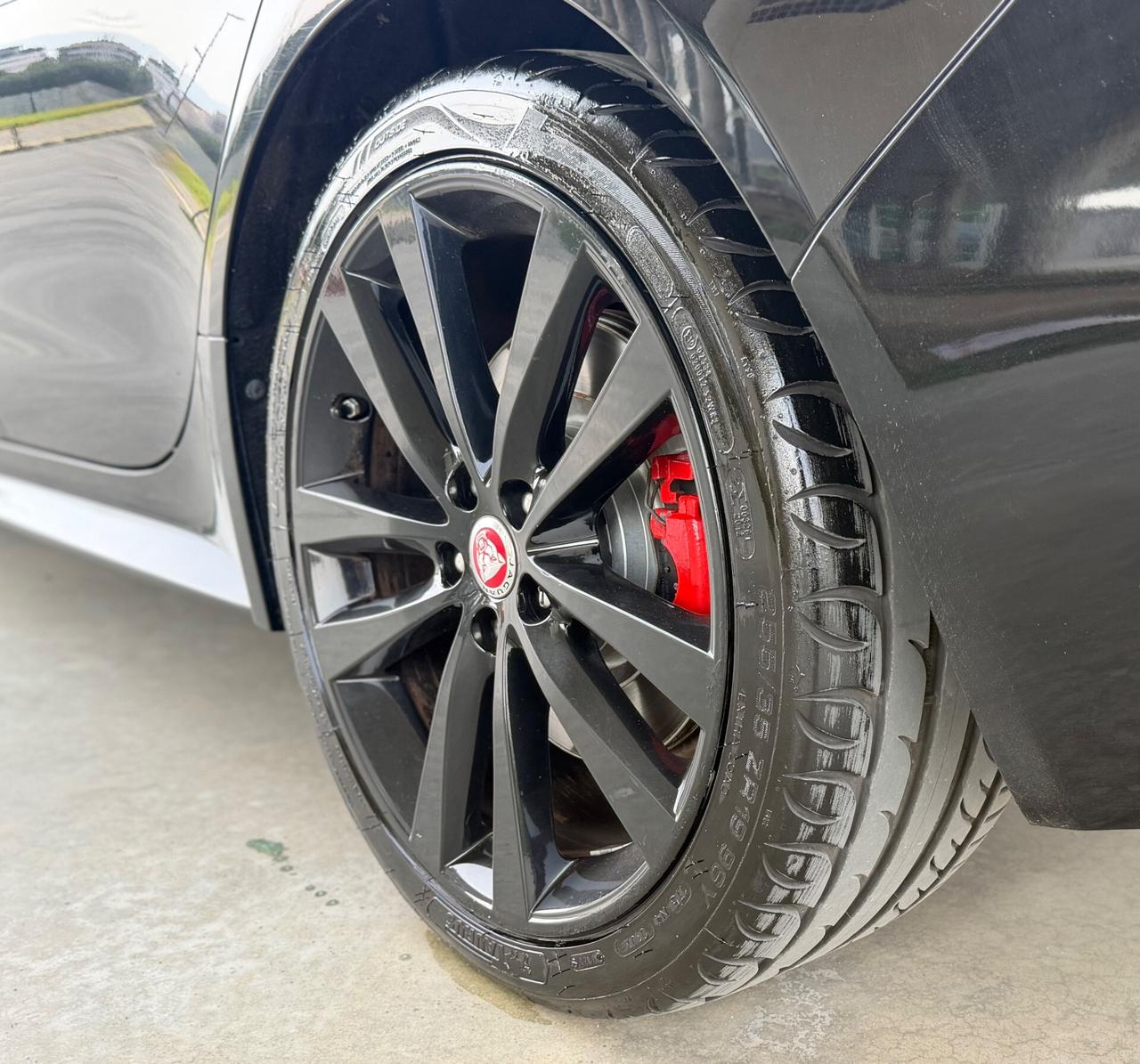 Jaguar XE 2.0 D Turbo R-Sport