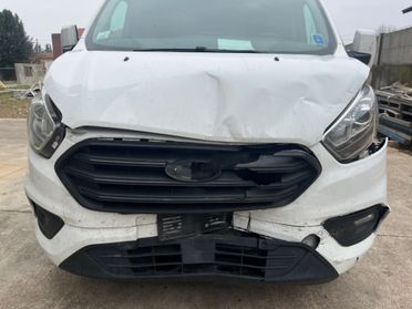 Ford transit custum 2018 automatico sinistrato