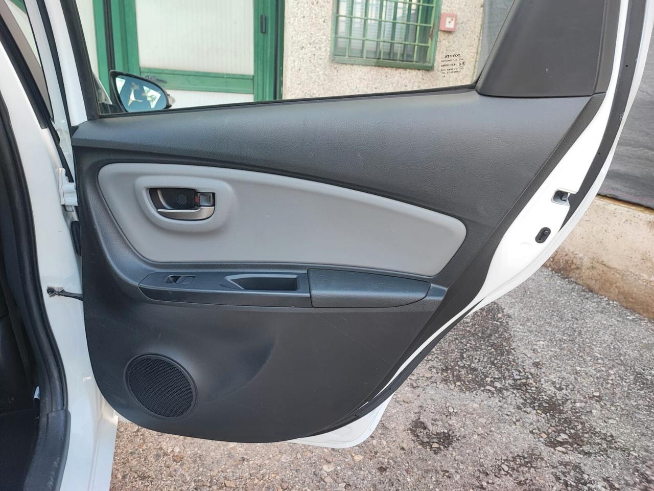Toyota Yaris 1.0 BENZINA NEOPATENTATI 2016 5 PORTE
