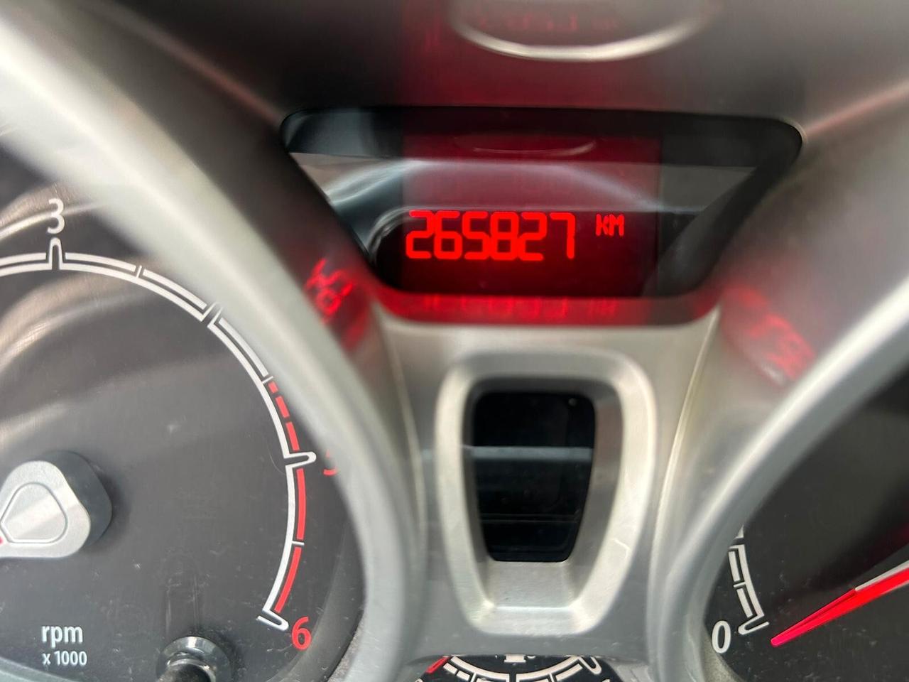 Ford Fiesta 5p 1.6 tdci + c/esp 95cv E5 - ANCHE NEOPATENTATI