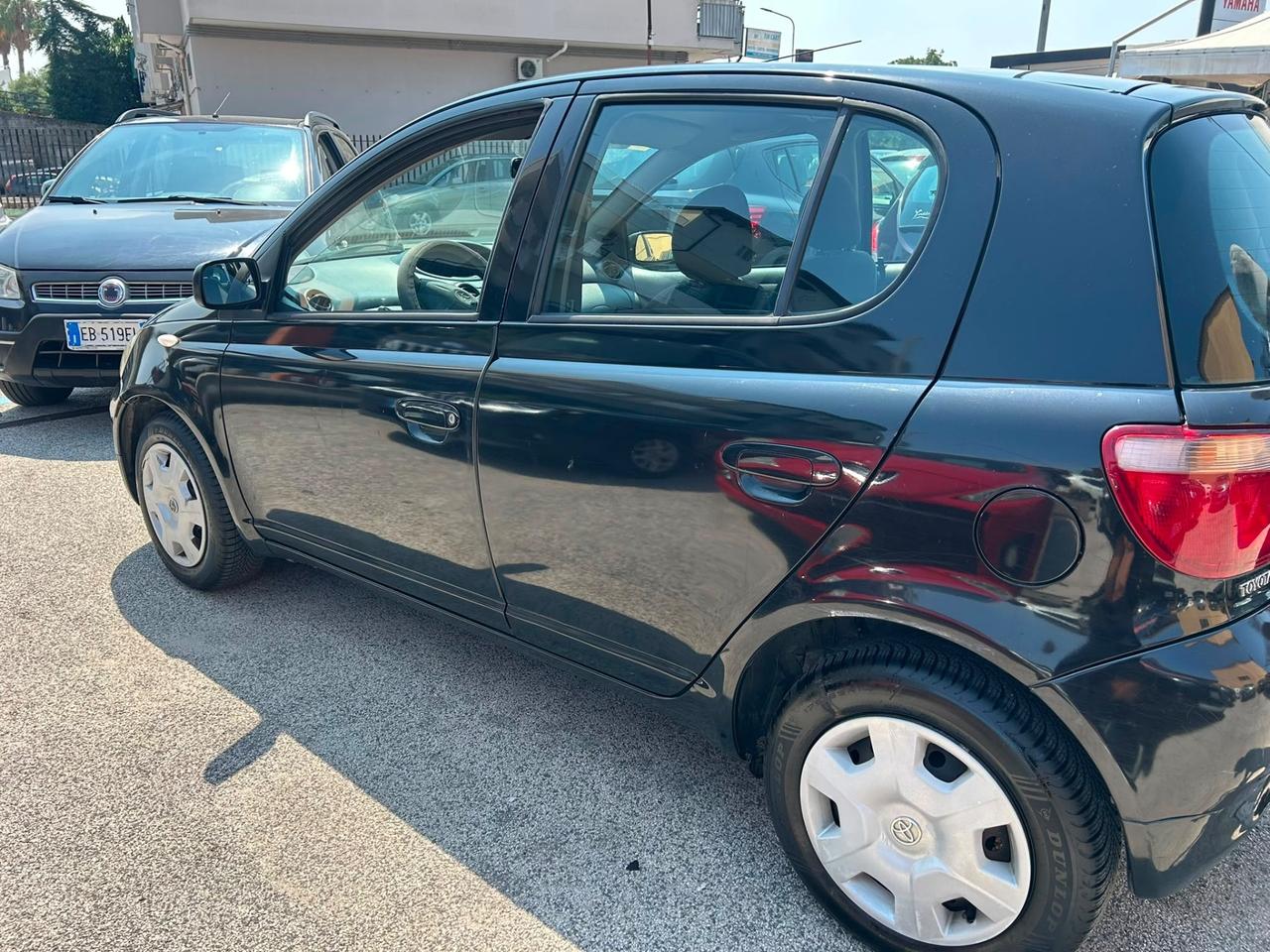 Toyota Yaris 1.0i 16V cat 5 porte Sol