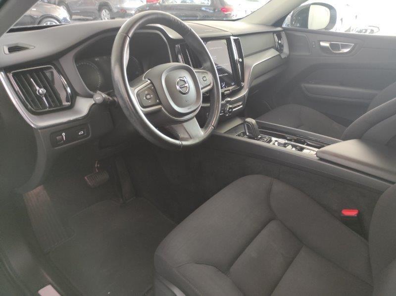 VOLVO XC60 (2017-->) - XC60 B5 (d) AWD Geartronic Momentum Pro