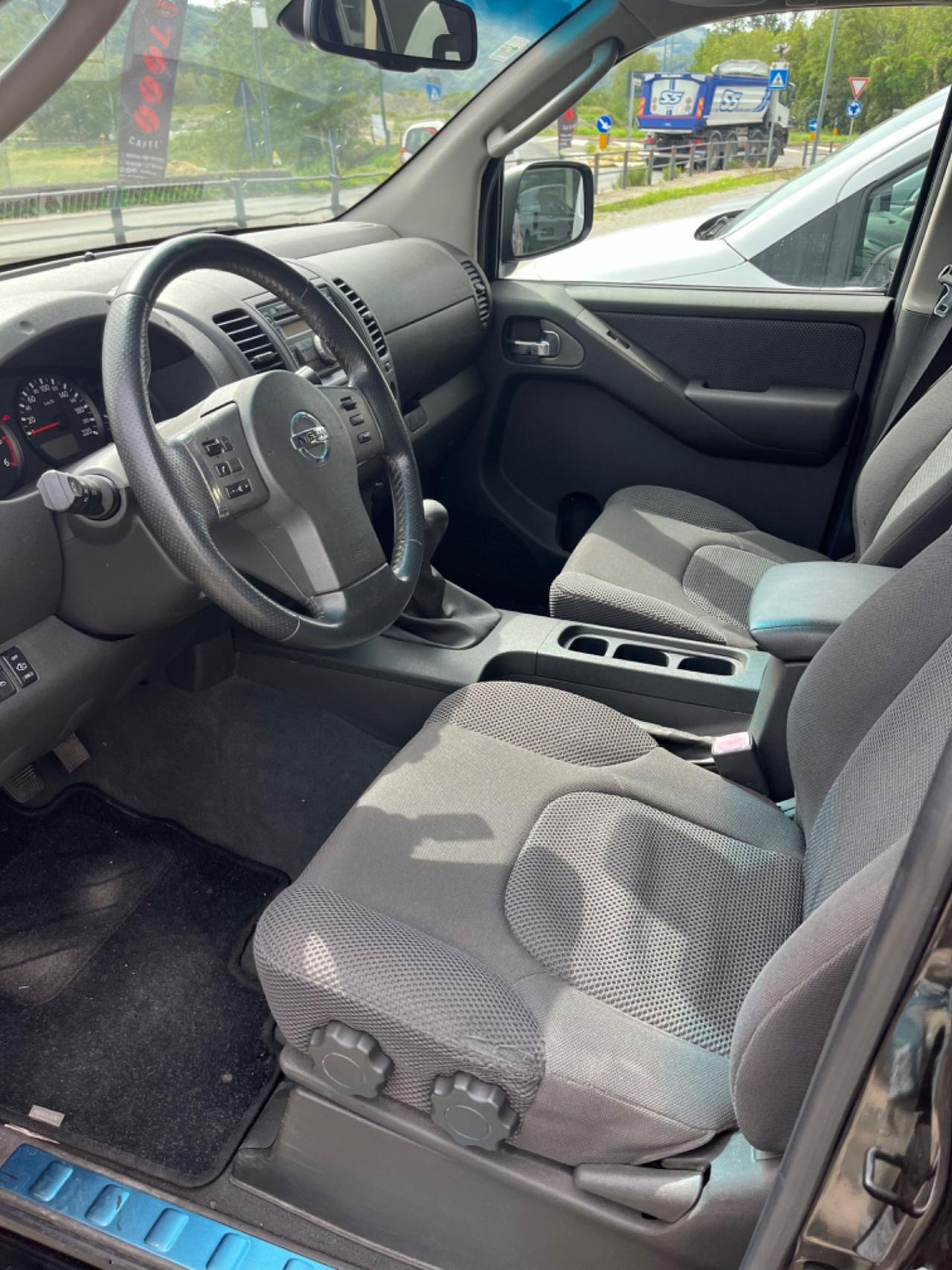 Nissan Navara 2.5 dCi 4 porte Double Cab Sport