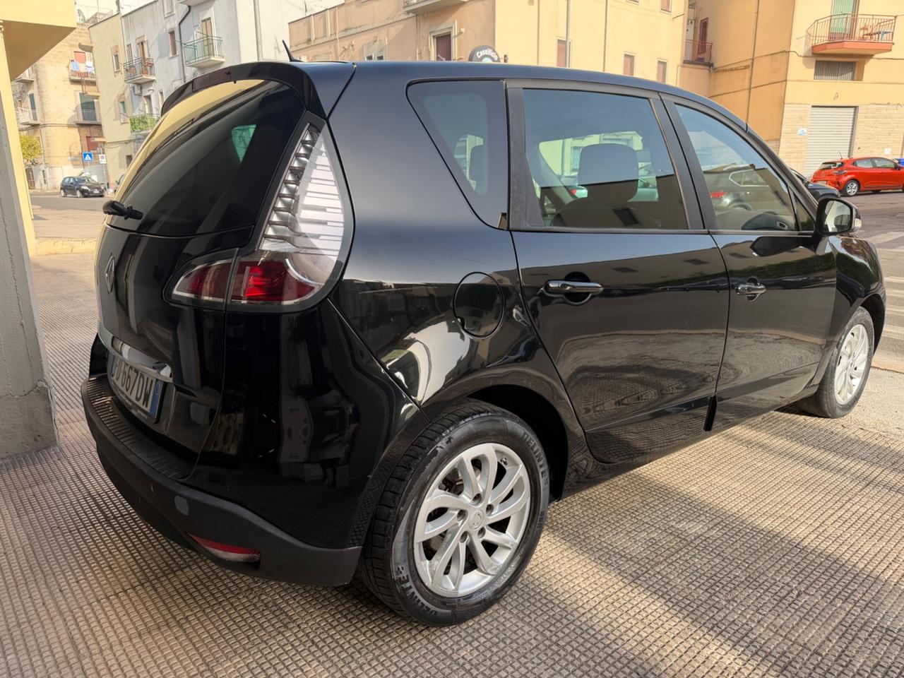 Renault Scenic Scénic XMod dCi 110 CV EDC Limited