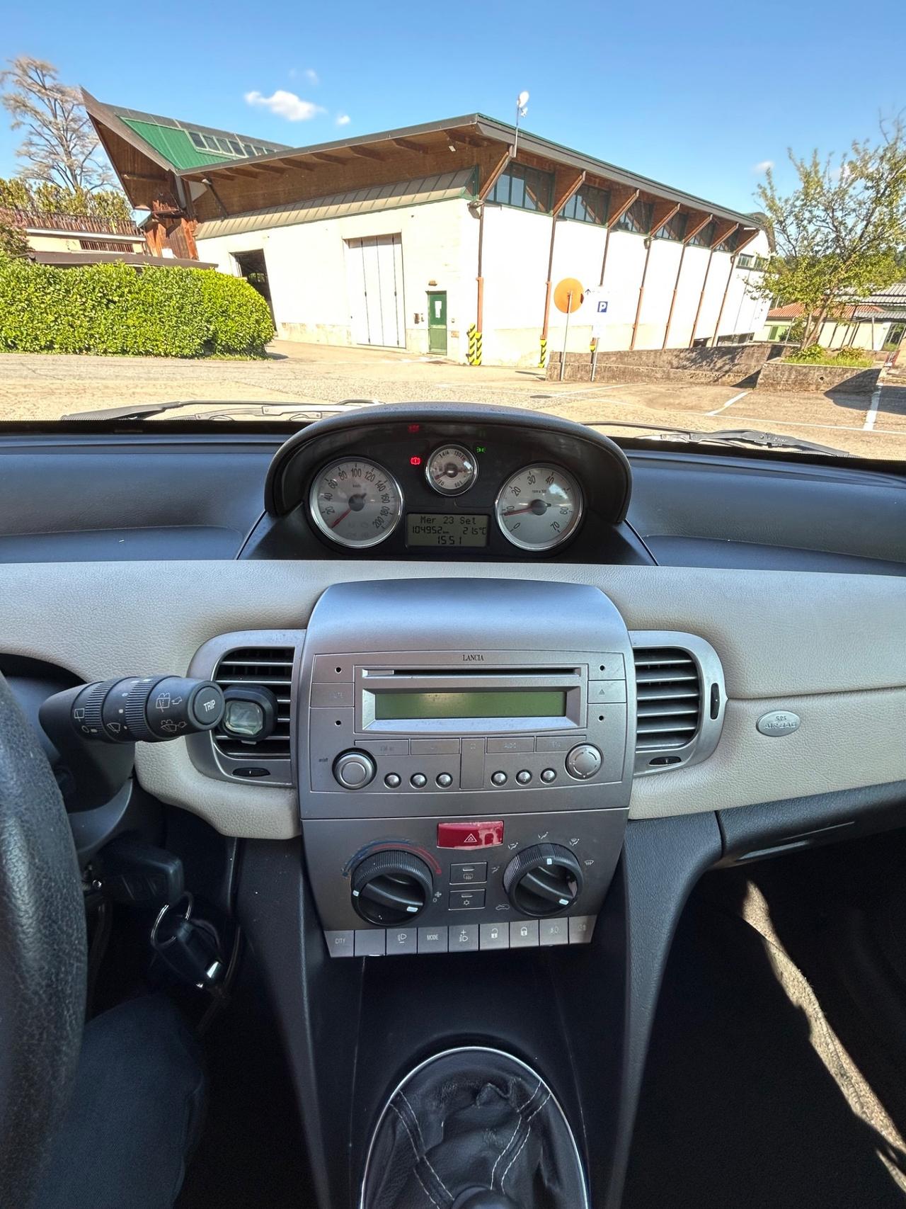 Lancia Ypsilon 1.4 16V Sport MomoDesign