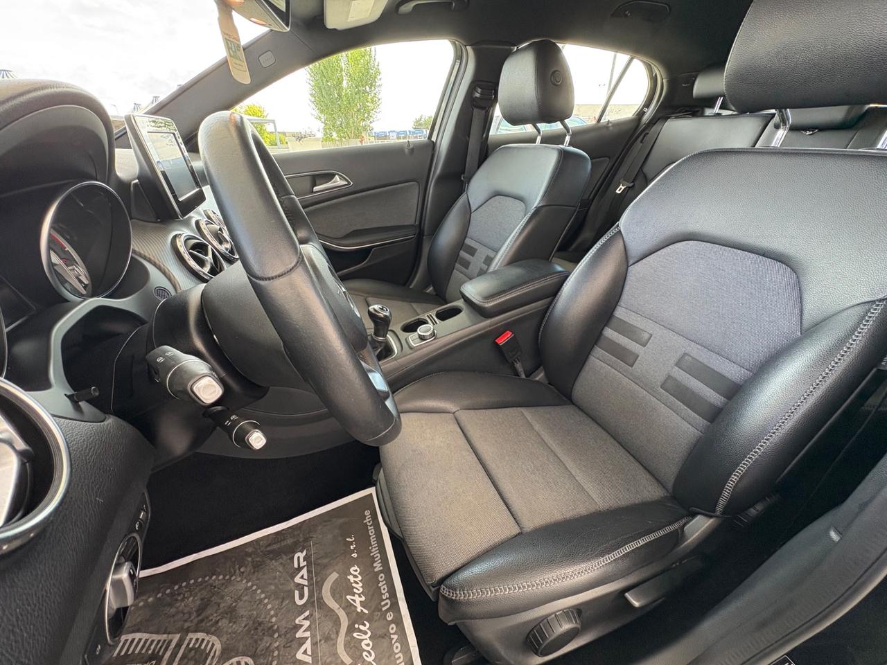 Mercedes-benz GLA 180 d Premium PARI AL NUOVO!