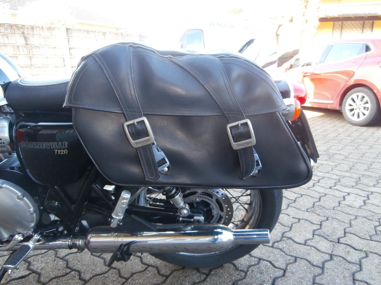 Triumph Bonneville T120 del 2016, Passaggio , tagliando e garanzia inclusi