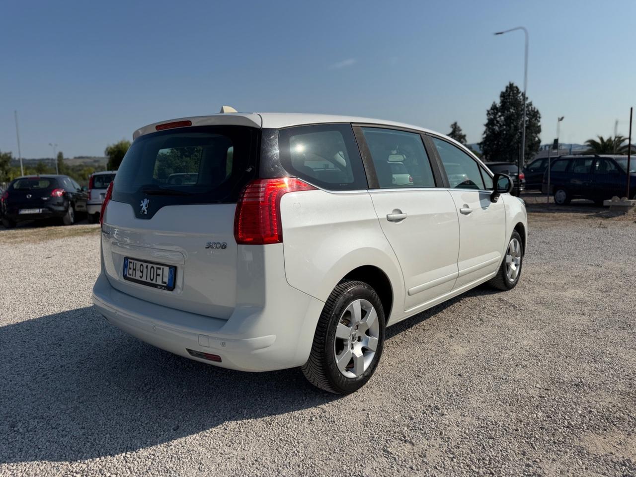 Peugeot 5008 1.6 e-HDi 112CV Stop&Start cambio robotizzato Tecno