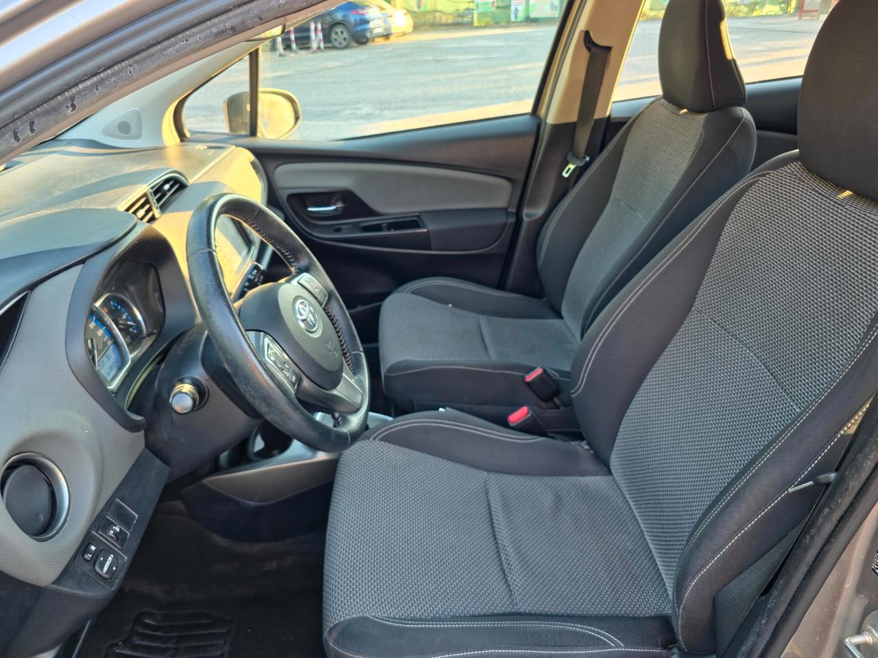 Toyota Yaris 1.5 Hybrid 5 porte Active -E6 Automatica NEO 2015