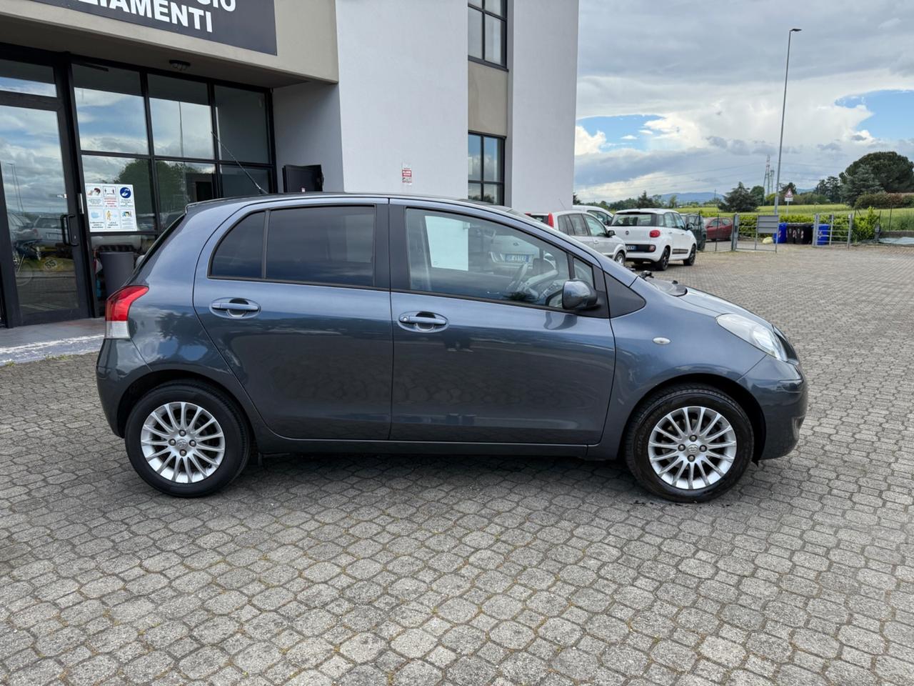 Toyota Yaris 1.3b. - 5p. |75000 KM!|NEOPATENTATI