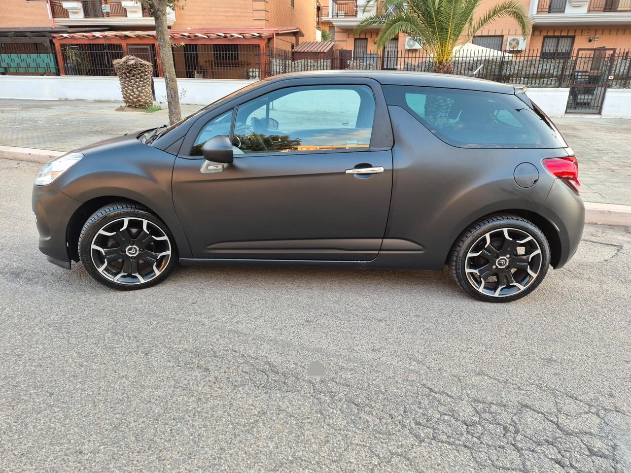 DS3 1.4 benzina just black 95cv nero opaco 2012