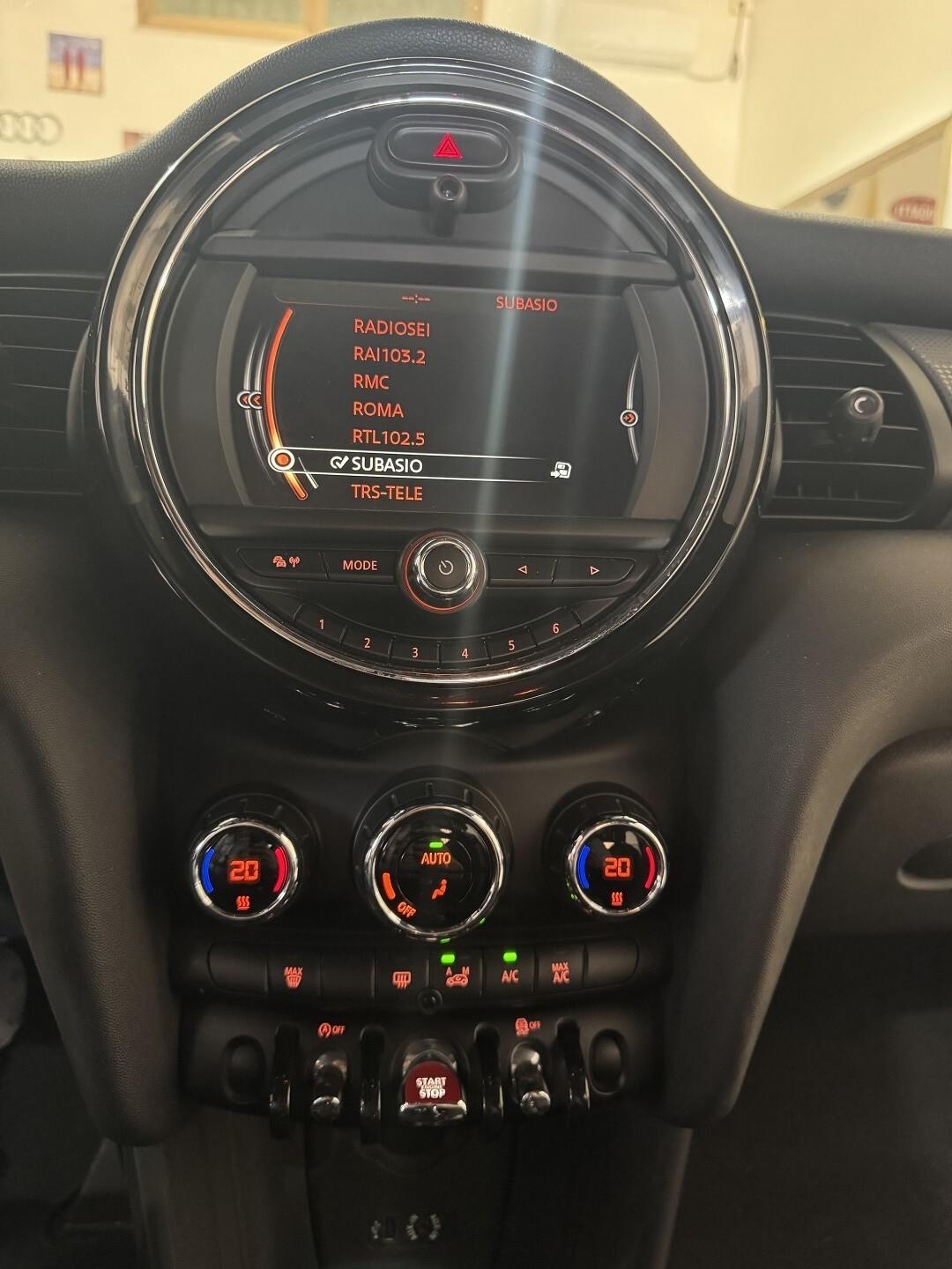 Mini Cooper D Businiss XL 1.5 dci 5 porte Navi.