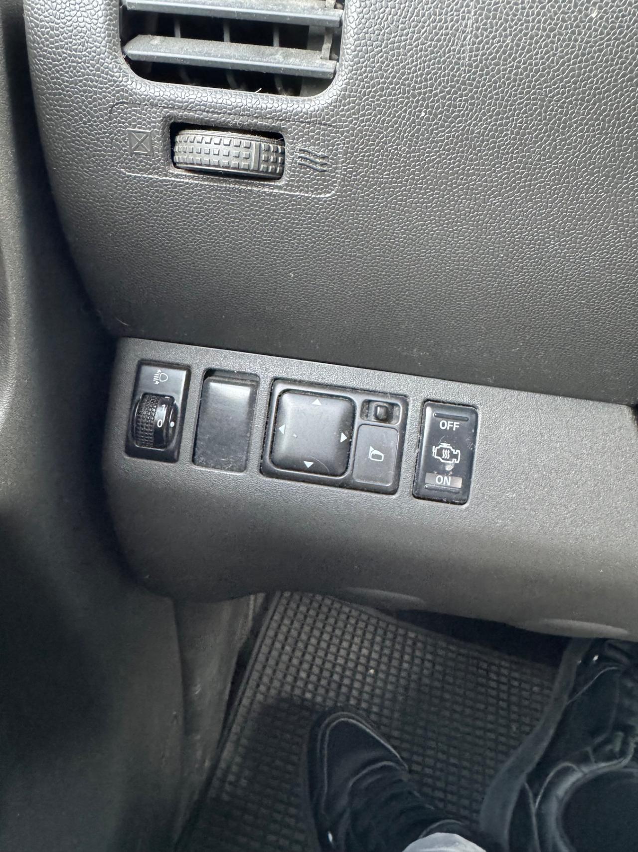 Nissan Navara 2.5 dCi 5 Posti AUTOCARRO !