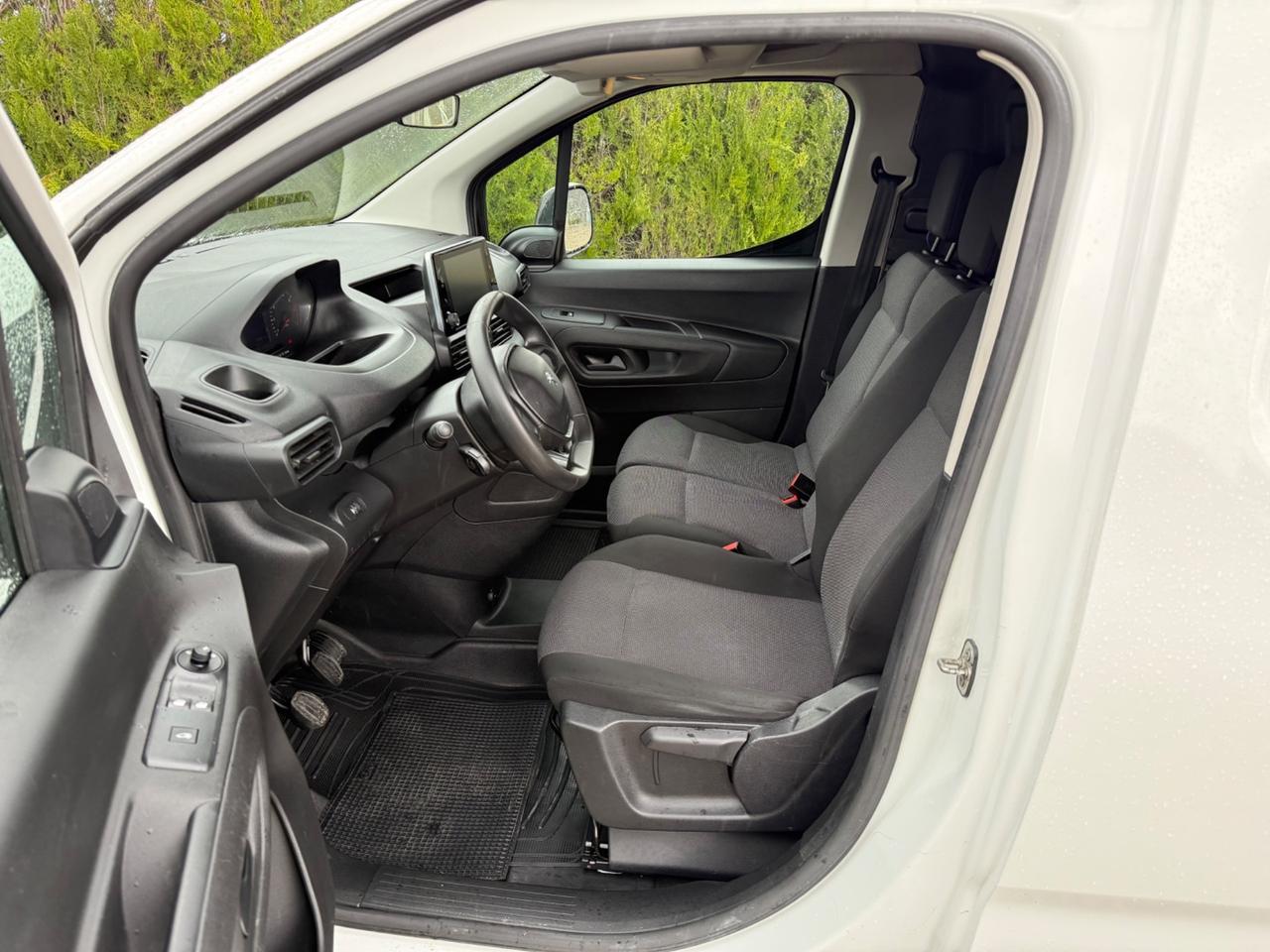 Peugeot Partner-3 posti-Furgone