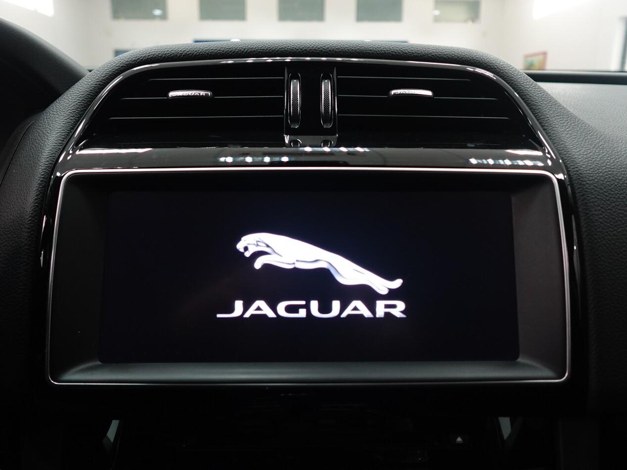Jaguar F-Pace 2.0d 180 CV AWD R-SPORT