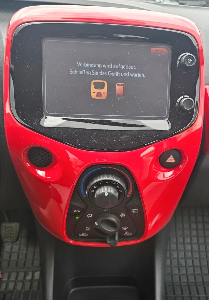 Toyota Aygo 1.0 VVT-i 69 CV 5 porte x-play