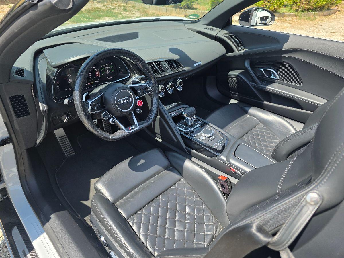 AUDI R8 V10 SPYDER QUATTRO PERFORMANCE
