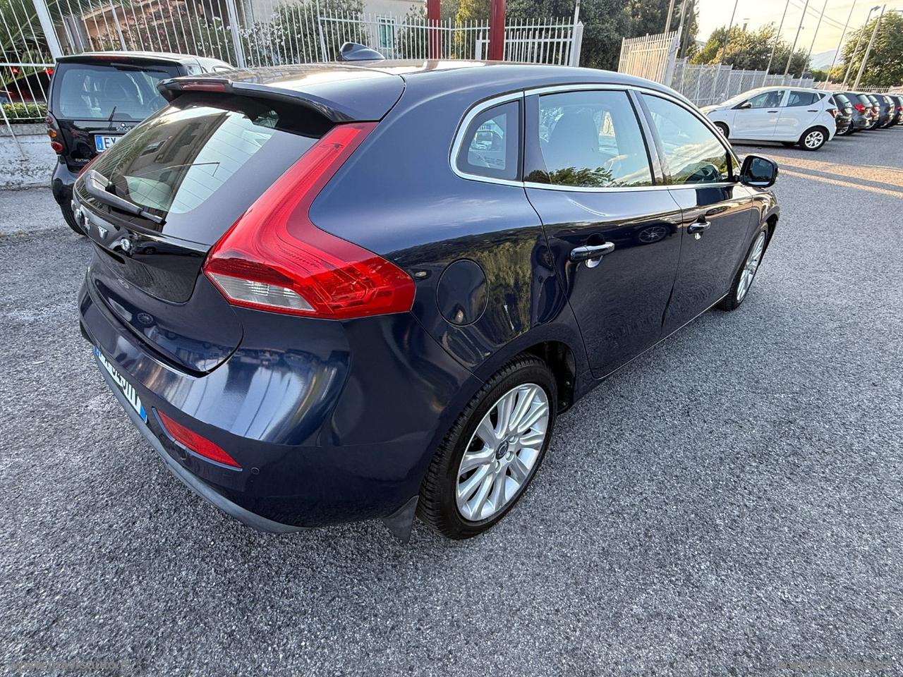 VOLVO V40 D2 1.6 Momentum