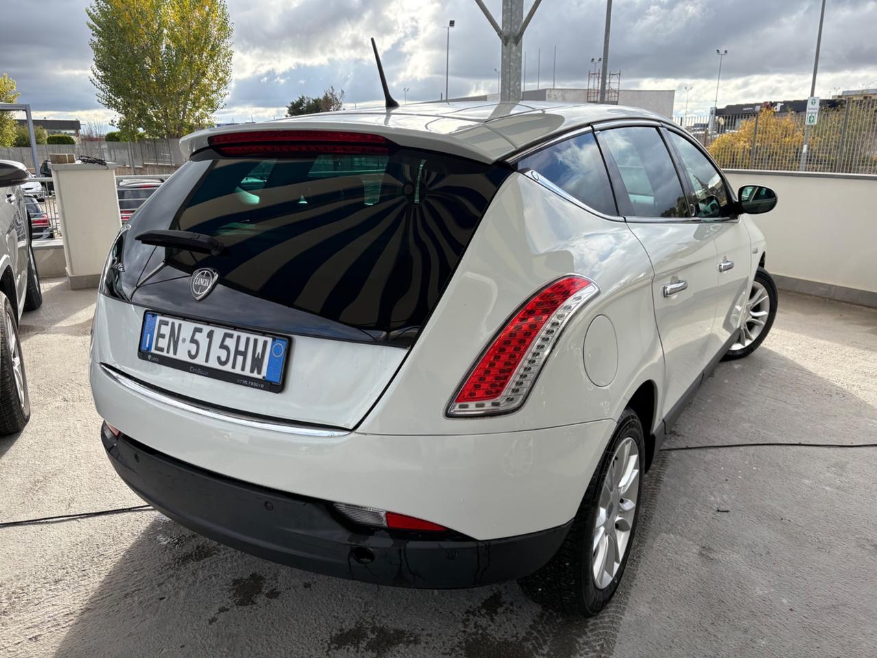 Lancia Delta 1.6 MJT DPF 105 CV Silver