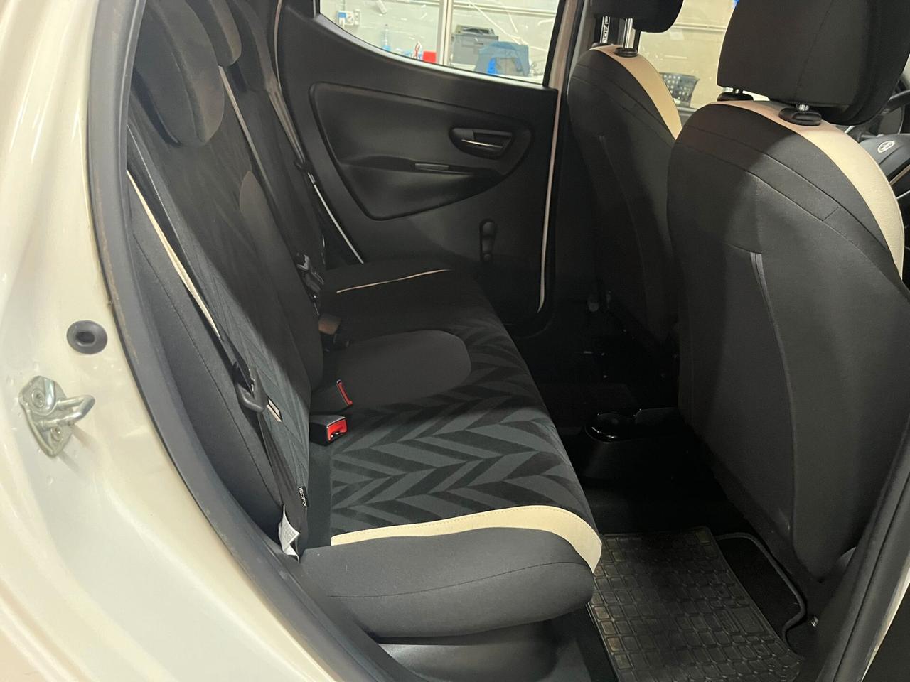 Lancia Ypsilon 1.2 solo 6700 km!!!!! euro6