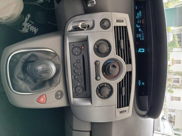 RENAULT Scenic 1.6 16V Dynamique