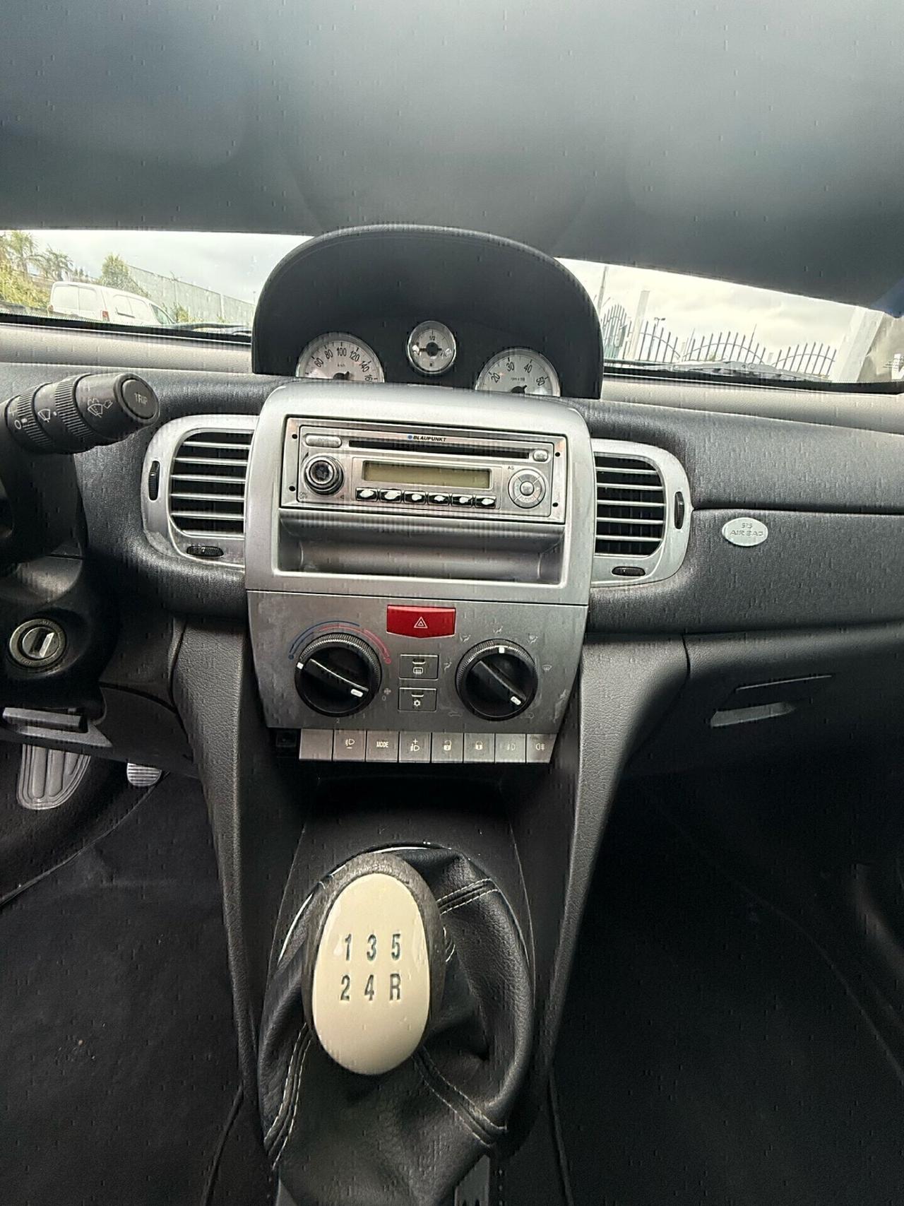 Lancia Ypsilon 1.2 Versus