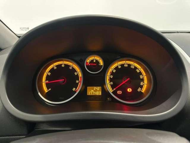 Opel Corsa 1.4 16V 5P NEOPATENTATI