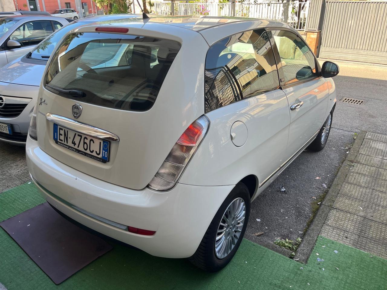 Lancia Ypsilon 1.4 Unyca Ecochic GPL FINE 2012