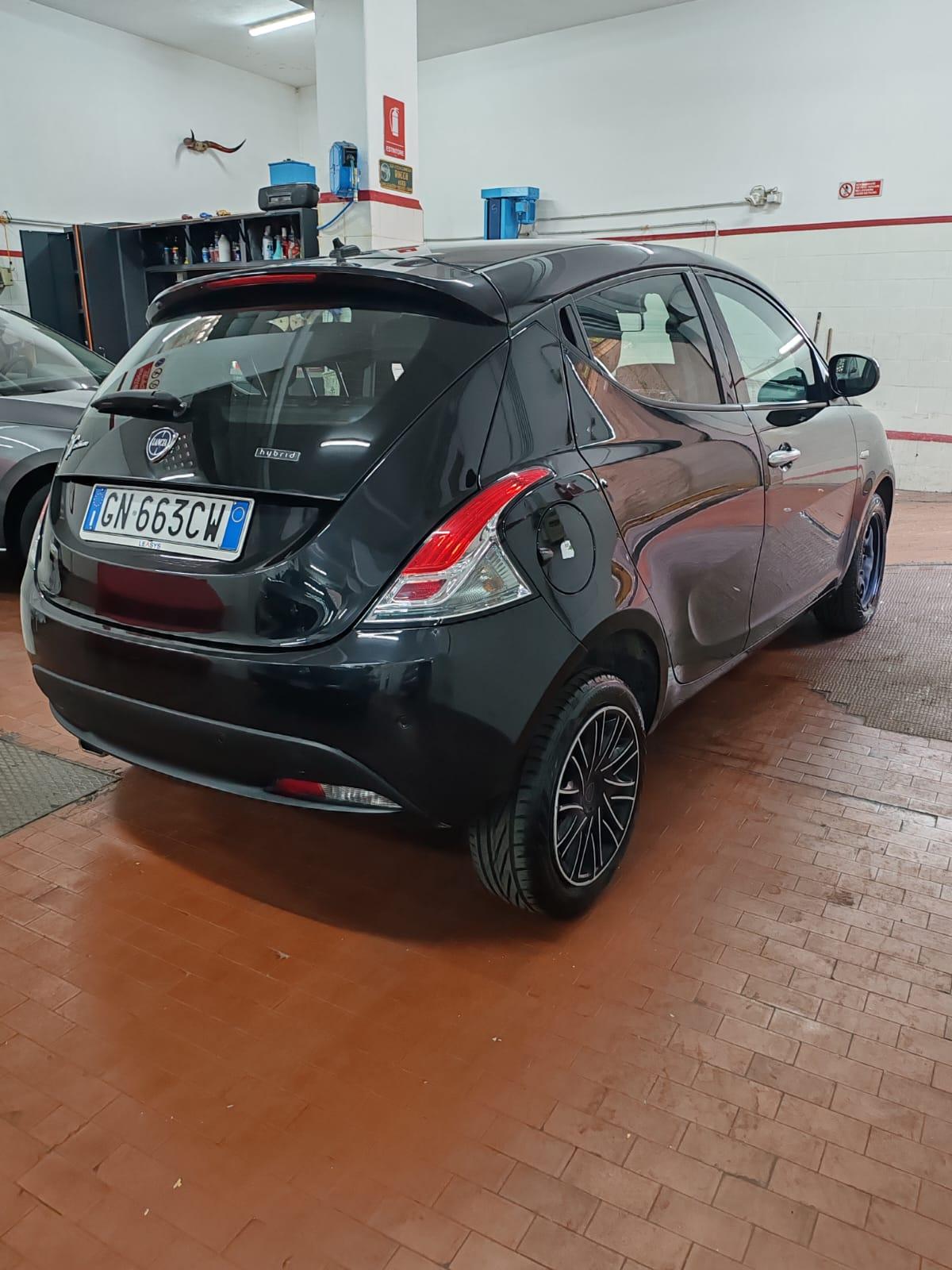 Lancia Ypsilon 1.0 firefly hybrid Gold s&s 70cv 5p.ti