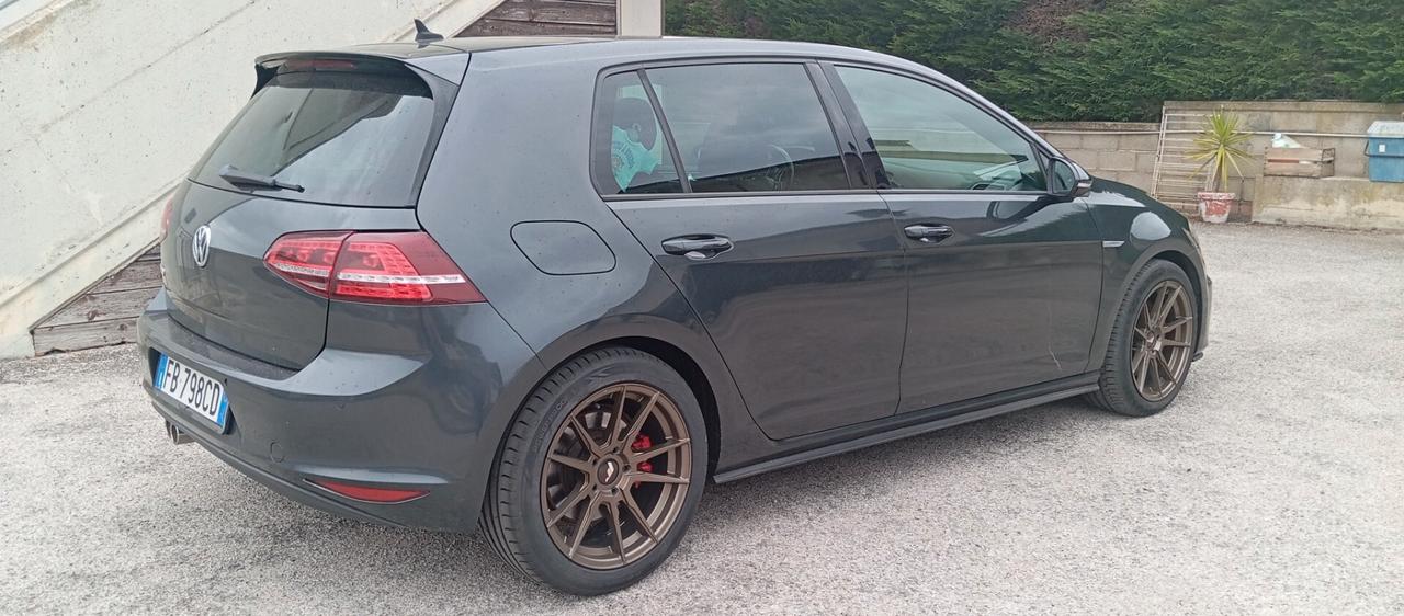 Volkswagen Golf GTD 2.0 TDI DSG 184 CV