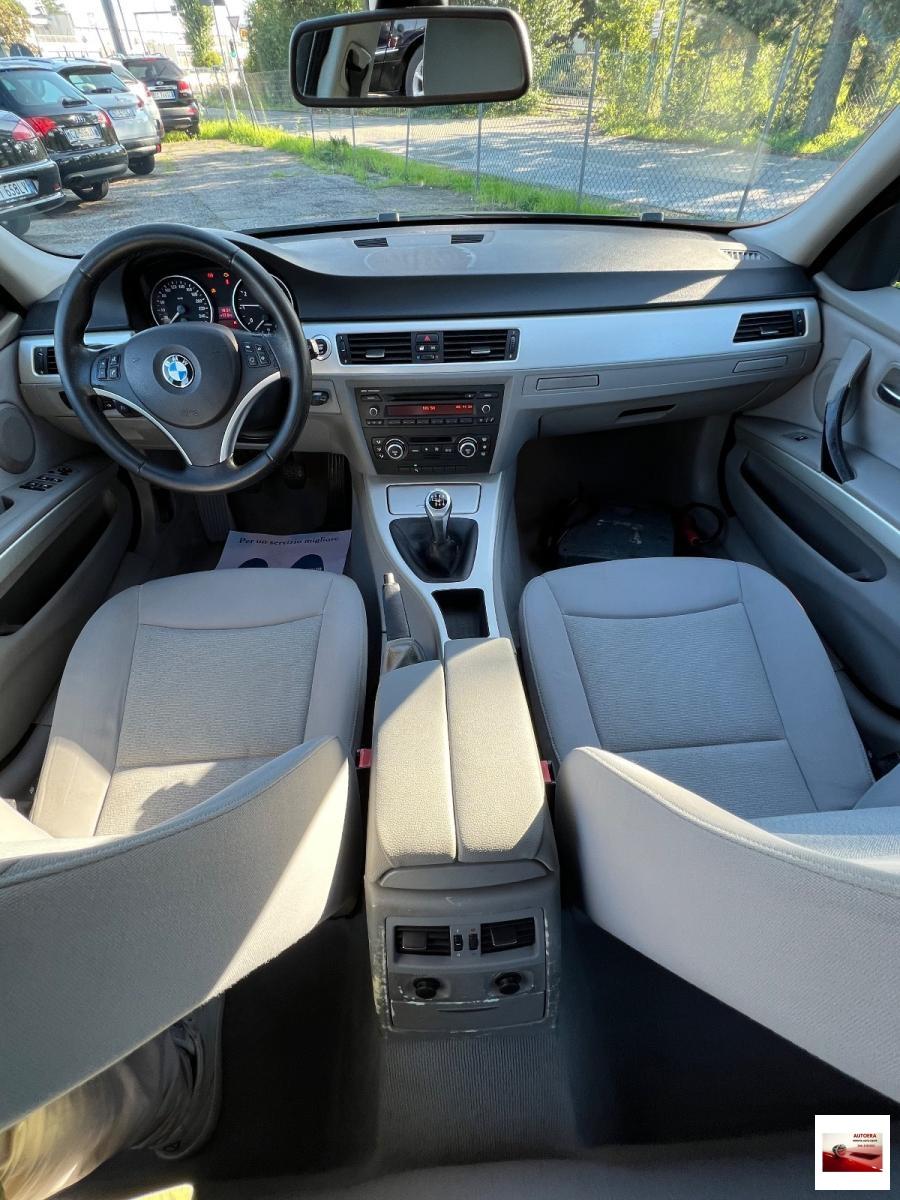 BMW - Serie 3 - 318i Attiva