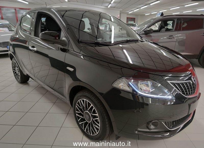 Lancia Ypsilon 1.0 Hybrid 70cv 5P Platino + Car Play m