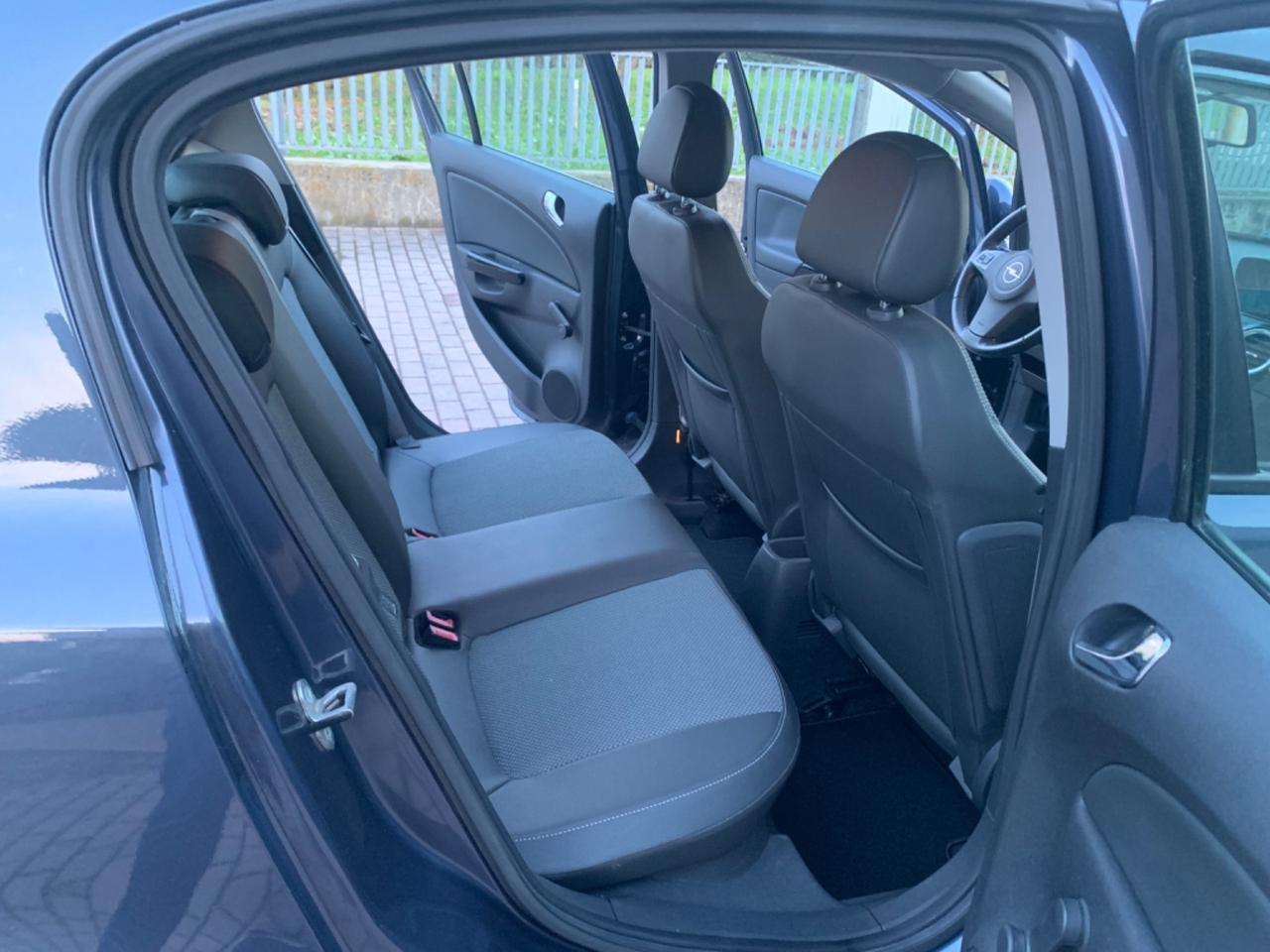 Opel Corsa 1.4 16V 5 porte Cosmo