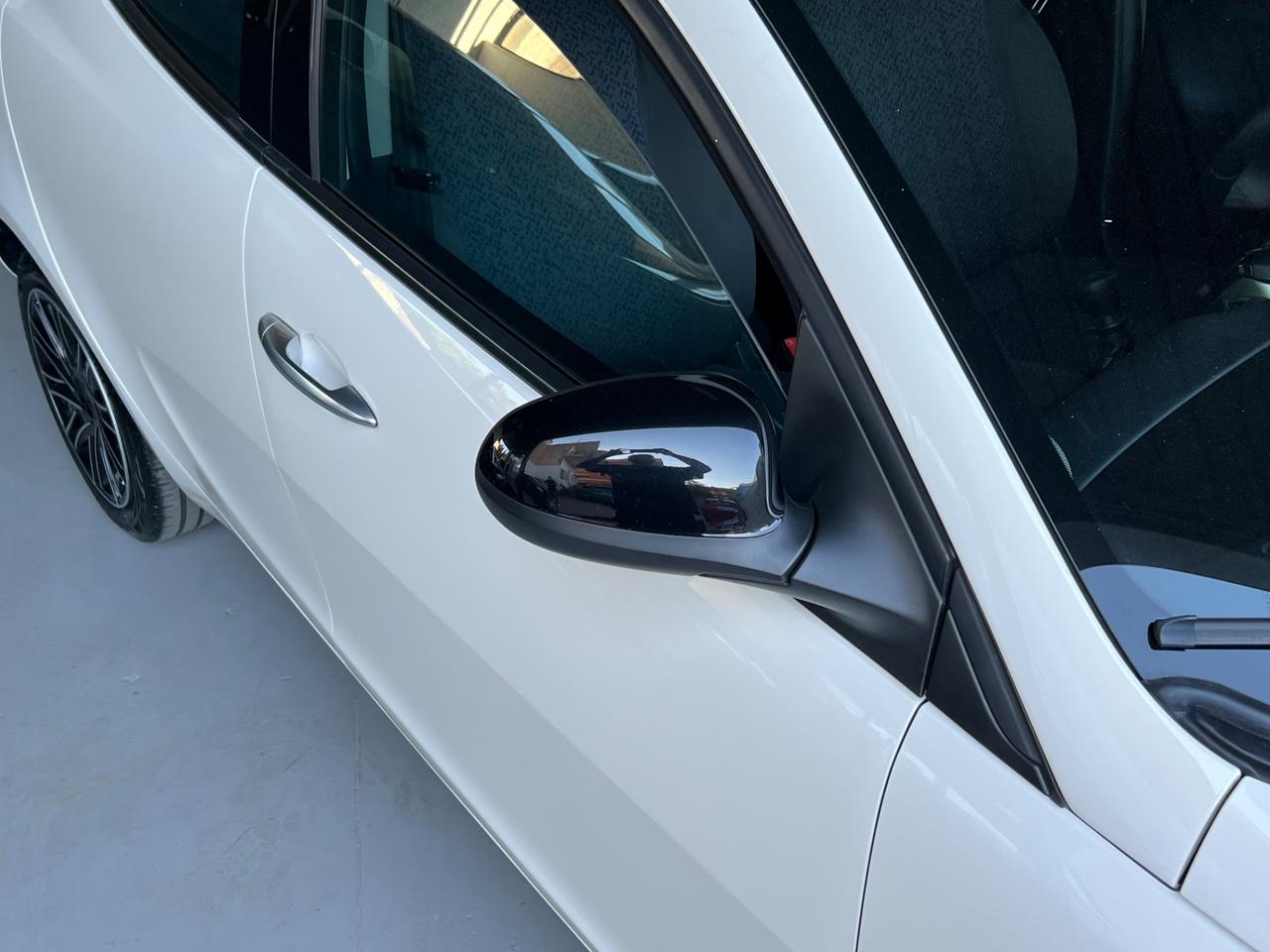 Lancia Ypsilon 1.0 FireFly 5 porte S&S Hybrid Gold