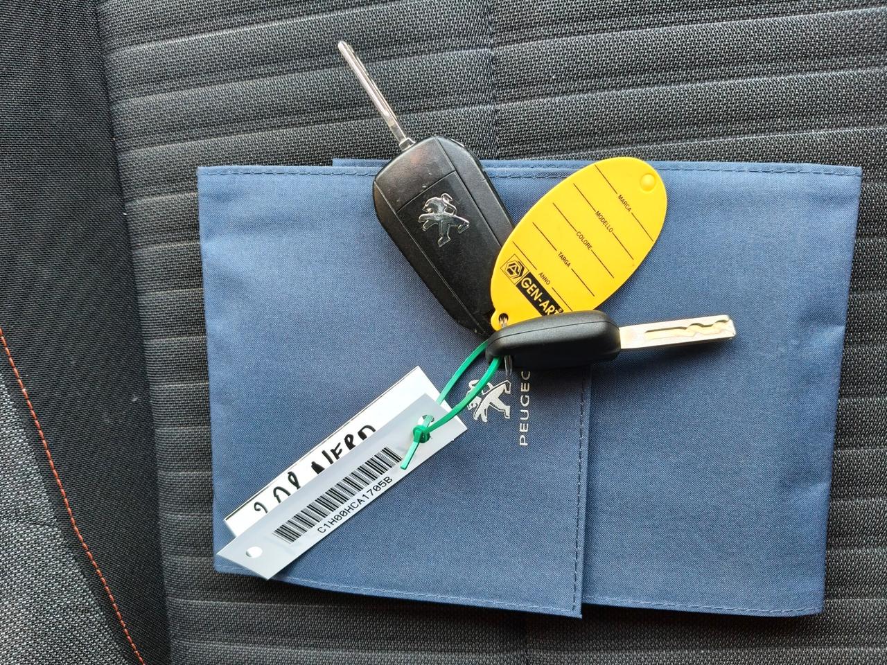 Peugeot 208 FULL OPTIONAL 2021 1,2 BENZINA