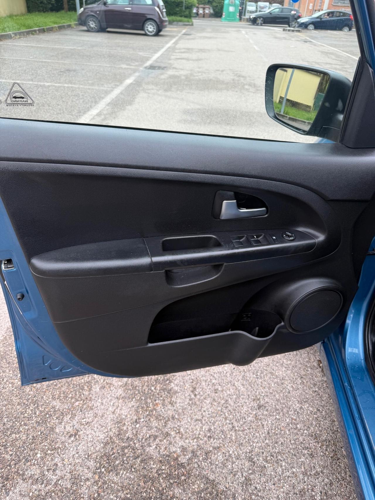 Kia Venga 1.4 crdi - TETTO - NEOP. - 12 MESI DI GARANZIA -