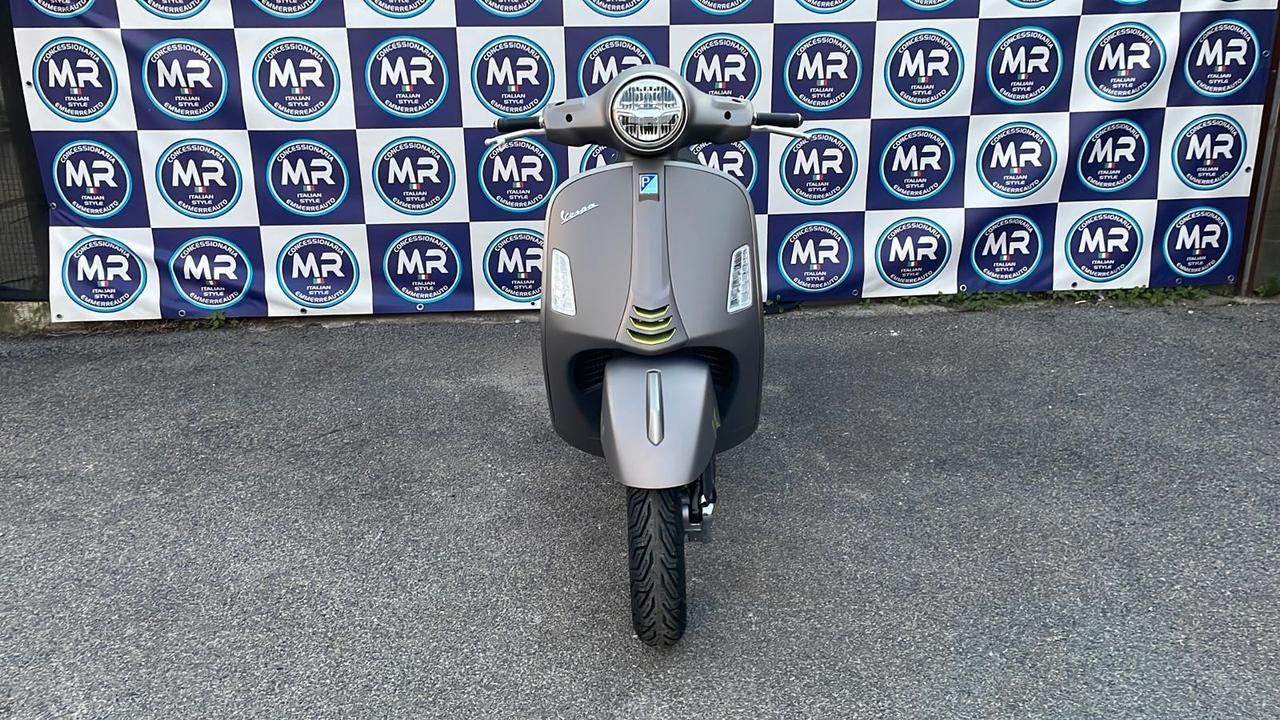 Piaggio Vespa 300 GTS Super Tech