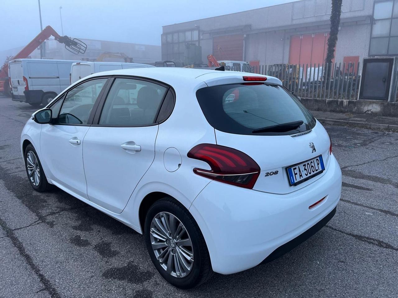 Peugeot 208 PureTech 82 5 porte Allure