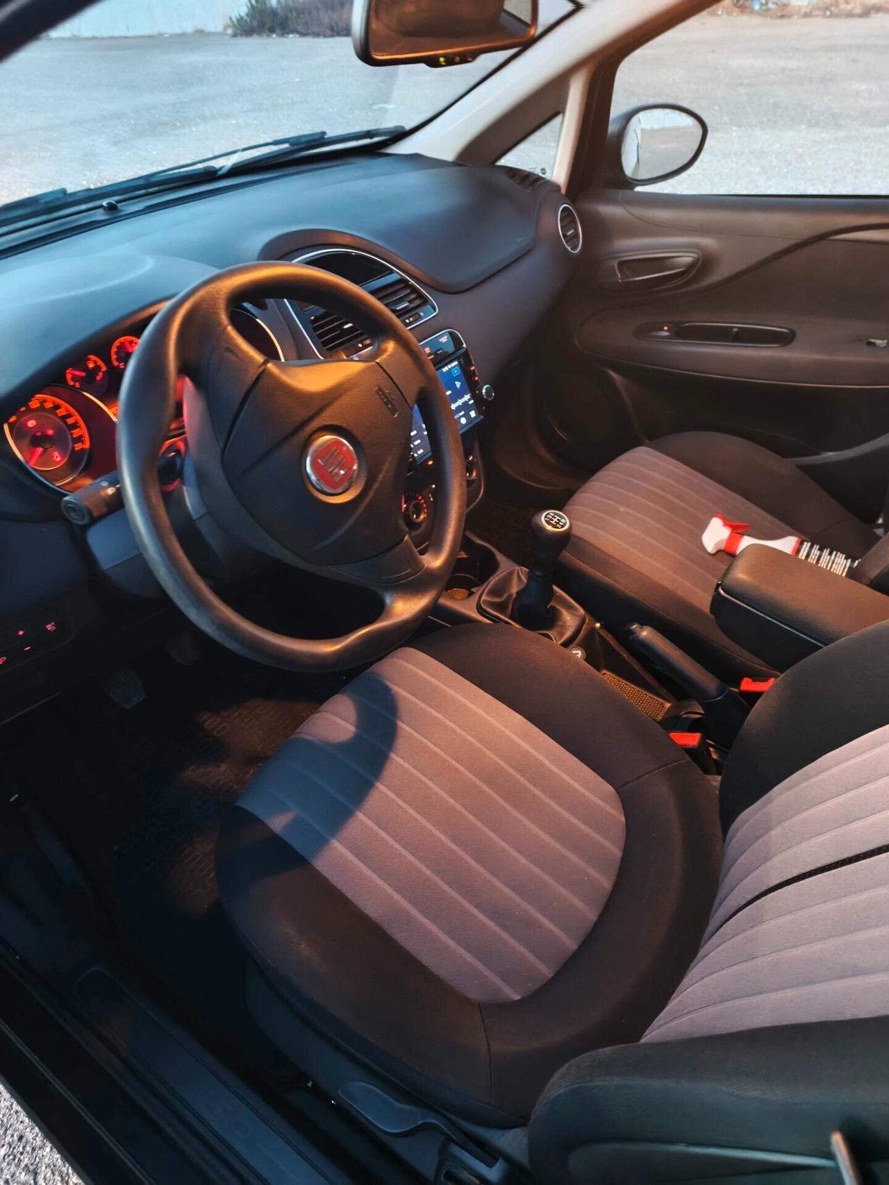 Fiat Punto 1.3 MJT II S&S 95 CV 5 porte Street(12 mesi di garanzia)