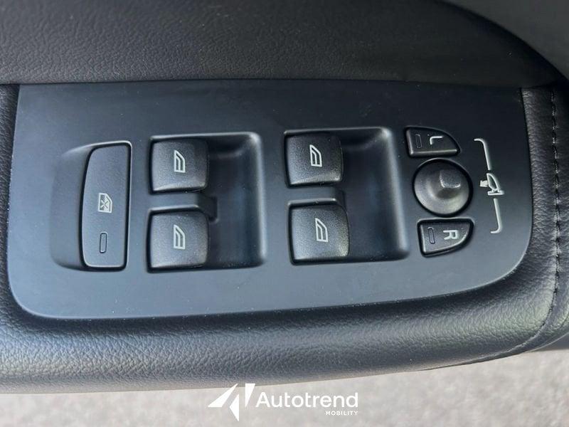 Volvo XC60 B4 197+14 CV AWD Automatica Mild Hybrid Momentum