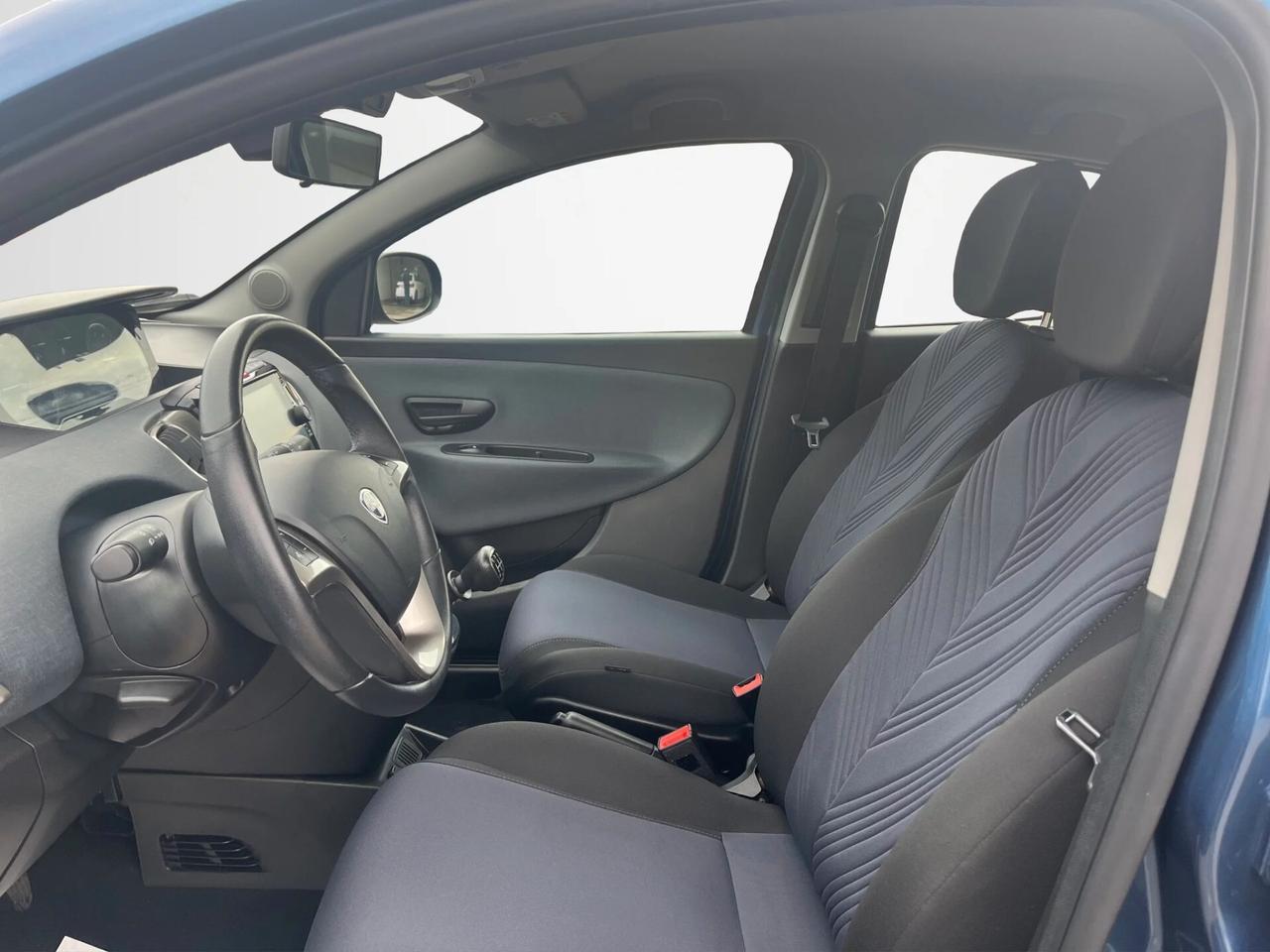 Lancia Ypsilon 1.0 FireFly 5 porte S&S Hybrid Gold