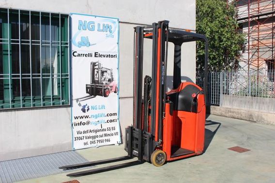 Carrello elevatore usato Linde E10 triplex