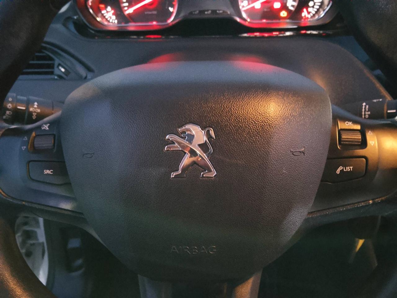 Peugeot 208 anche SENZA BUSTA PAGA