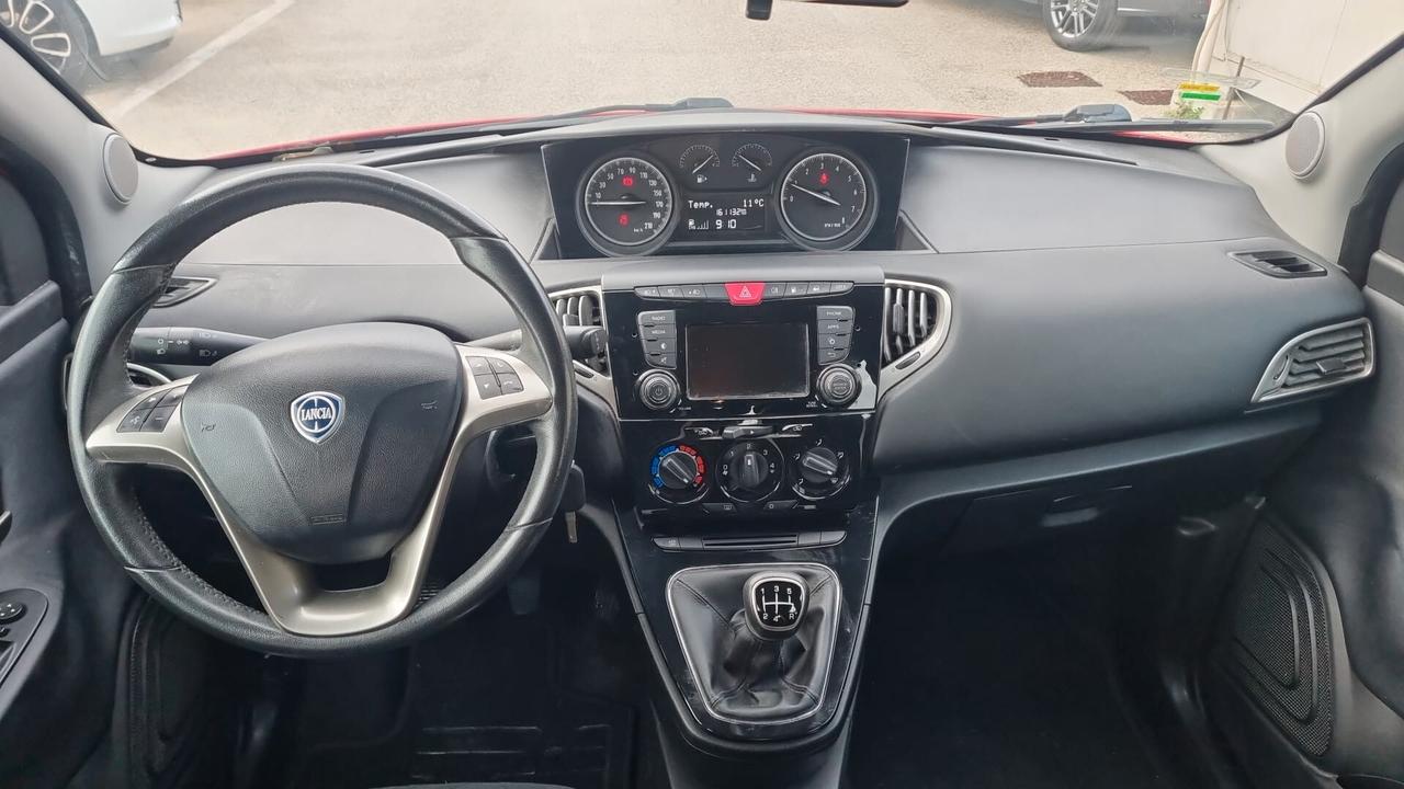 Lancia Ypsilon 0.9 TwinAir 85 CV 5 porte Metano Ecochic Platinum