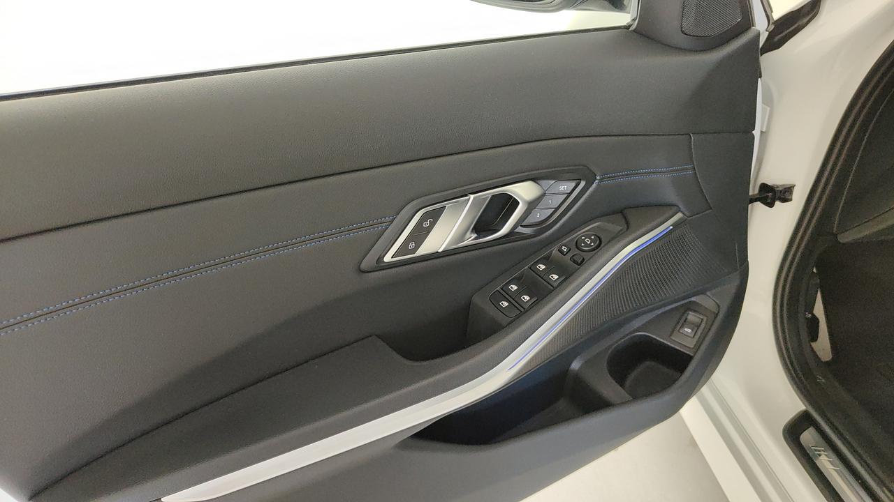 BMW 320d Touring mhev 48V xdrive Msport auto
