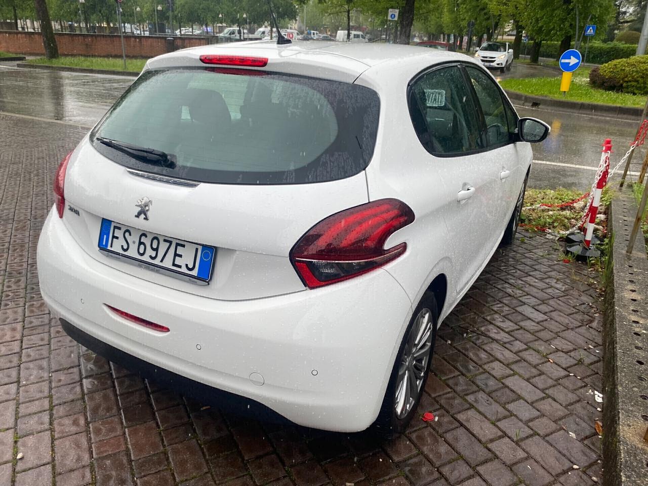 Peugeot 208 1.2 BENZINA. SOLO 79000km Allure