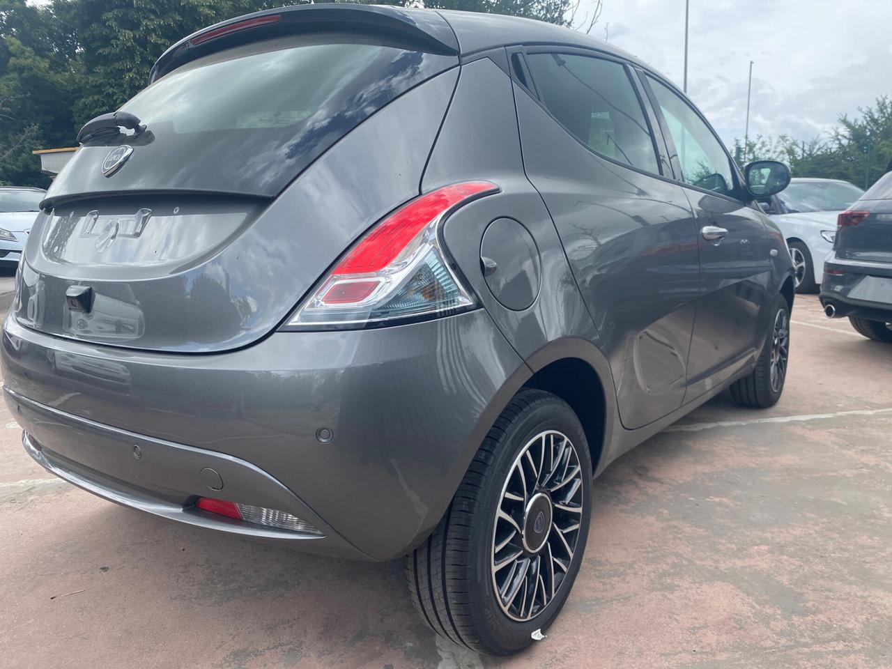 Lancia Ypsilon 1.0 FireFly 5 porte S&S Hybrid Platino