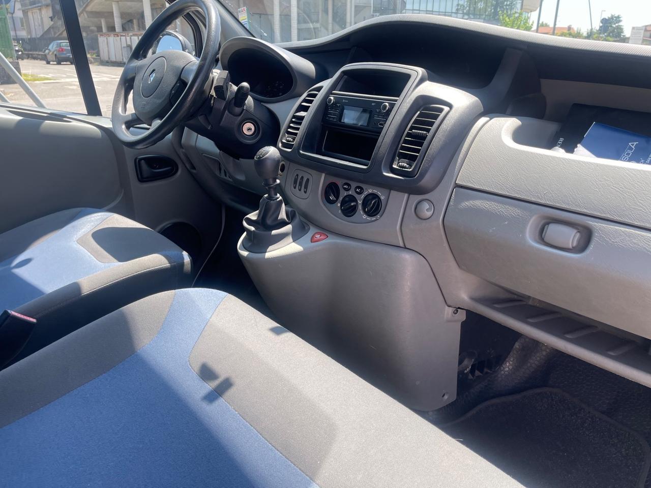 Renault Trafic 2.0 diesel, anno 2014, 220.000 km! Unico proprietario